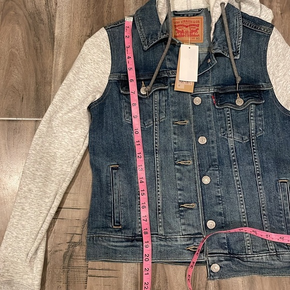 NWT Levi’s Hooded Denim Jacket - Picture 4 of 6